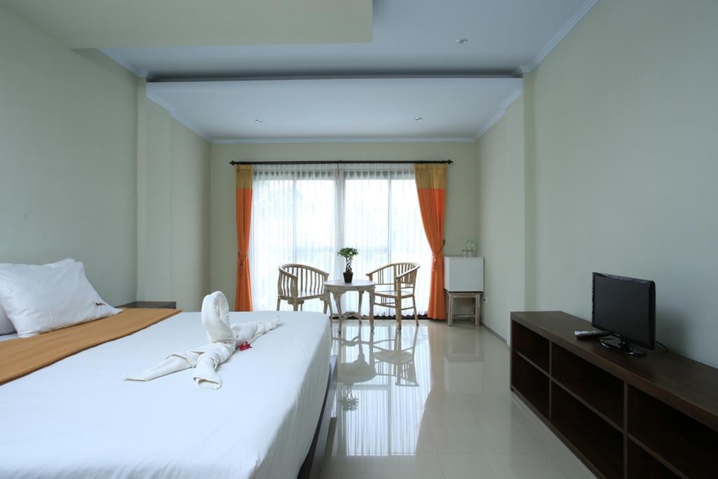 Reddoorz @ Padma Utara Hotel เลอกีอัน ภายนอก รูปภาพ