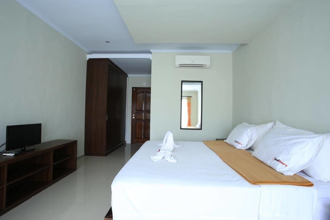 Reddoorz @ Padma Utara Hotel เลอกีอัน ภายนอก รูปภาพ