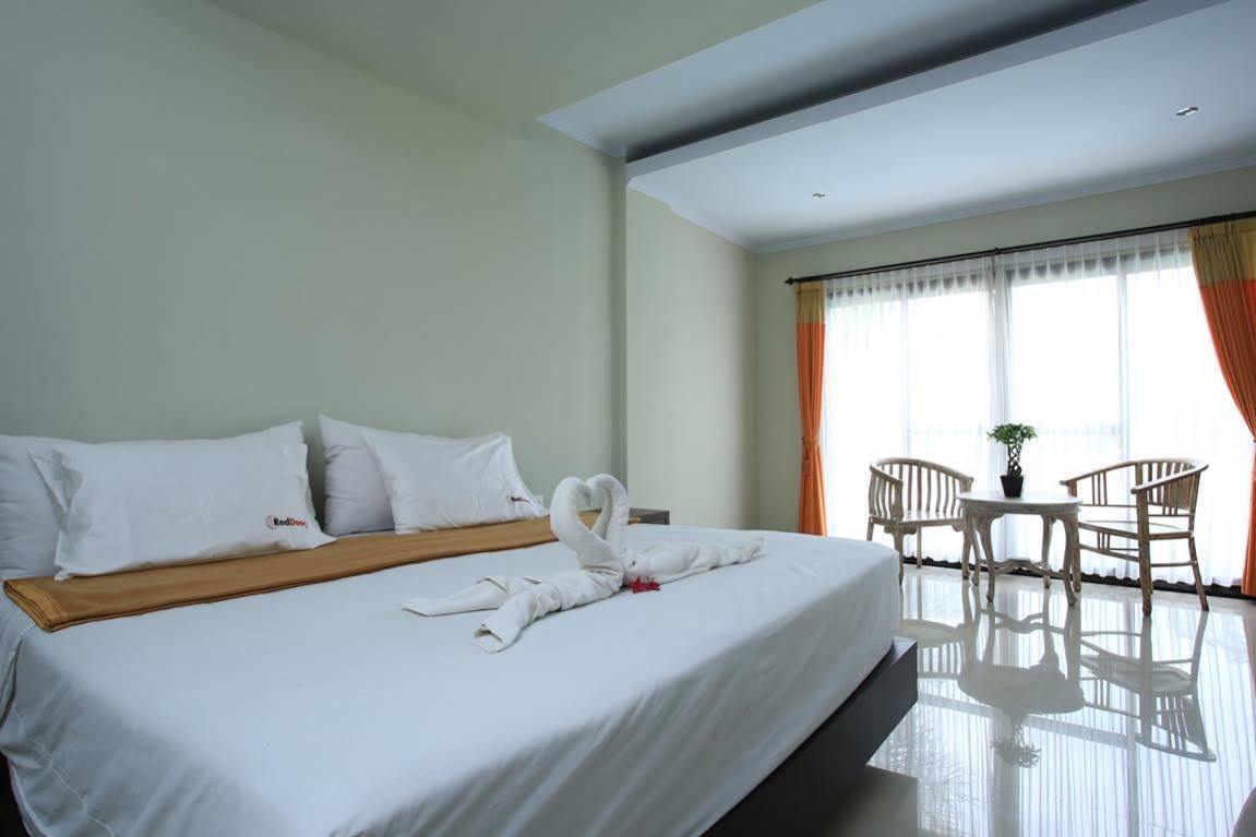 Reddoorz @ Padma Utara Hotel เลอกีอัน ภายนอก รูปภาพ